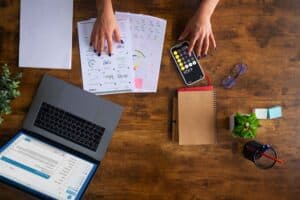 presupuesto servicios de seo en valencia - papeles, calculadora y pc_11zon